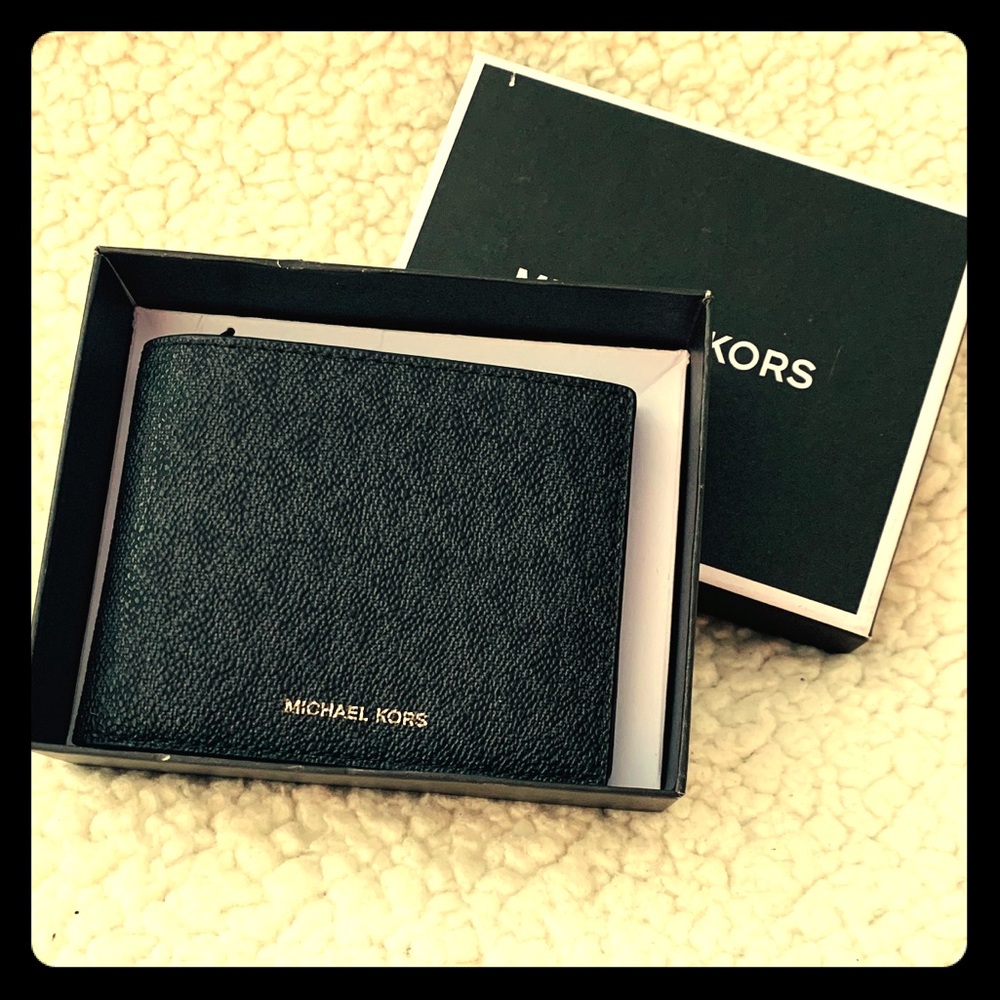 NWT Michael Kors Bifold Wallet - Picture 1 of 8
